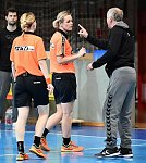 27.01.2018, Krems, Handball, Handball Liga Austria, HLA, Vorbereitung, UHK Krems, Dabas VSE KC,<br>WENNINGER Marlis, VRANES Ana, SZILAGYI Istvan<br><br><br>Copyright / www. sportfotos.at<br>Missongasse 21<br>A - 3500 Krems<br>zierlinger@sportfotos.at<br>www.sportfotos.at<br>Kremser Bank <br>BIC SPKDAT21XXX<br>IBAN AT392022800704000918<br>