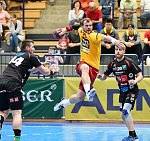 27.04.2018, Krems, Handball, Handball Liga Austria, HLA, BR, UHK Krems,  HT Schwaz,<br>LOCHNER Dario, FEICHTINGER Sebastian, WILFLING Clemens<br><br><br>Copyright / www. sportfotos. at<br>Missongasse 21<br>A - 3500 Krems<br>zierlinger@sportfotos.at<br>www.sportfotos.at<br>Kremser Bank <br>BIC SPKDAT21XXX<br>IBAN AT392022800704000918