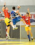 12.05.2012, Krems, Handball, Handball Liga Austria, <br>HLA, Halbfinalserie, Spiel 3, UHK Krems, HITTirol,<br>VIZVARY Kristof, KAINMUELLER Klemens, CHALUPA Georg<br><br><br><br>Copyright DIENER / Zierlinger Karl<br>Marktgasse 3-7 / 4 / 5 / 21<br>A-1090 Wien<br>Telefax +43 1 955 32 35<br>Mobil +43 676 629 98 51<br>BA-CA<br>Bank Nr. 12000<br>Account Nr. 00712 223 783<br>e-mail: agentur@diener.at<br>Datenbank: www.diener.at