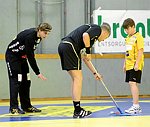 12.05.2012, Krems, Handball, Handball Liga Austria, <br>HLA, Halbfinalserie, Spiel 3, UHK Krems, HITTirol,<br>KALISCHNIG Michael, MITTERDORFER Klaus, Wischer<br><br><br><br>Copyright DIENER / Zierlinger Karl<br>Marktgasse 3-7 / 4 / 5 / 21<br>A-1090 Wien<br>Telefax +43 1 955 32 35<br>Mobil +43 676 629 98 51<br>BA-CA<br>Bank Nr. 12000<br>Account Nr. 00712 223 783<br>e-mail: agentur@diener.at<br>Datenbank: www.diener.at