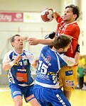 12.05.2012, Krems, Handball, Handball Liga Austria, <br>HLA, Halbfinalserie, Spiel 3, UHK Krems, HITTirol,<br>RACKAUSKAS Andrius, CHALUPA Georg, STEIGER Josef<br><br><br><br>Copyright DIENER / Zierlinger Karl<br>Marktgasse 3-7 / 4 / 5 / 21<br>A-1090 Wien<br>Telefax +43 1 955 32 35<br>Mobil +43 676 629 98 51<br>BA-CA<br>Bank Nr. 12000<br>Account Nr. 00712 223 783<br>e-mail: agentur@diener.at<br>Datenbank: www.diener.at