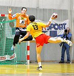 10.03.2012, Krems, Handball, Handball Liga Austria, HLA, MPO, UHK Krems - Fivers WAT Margareten,<br>MOLECZ Bastian, WALZER Guenther<br><br>Copyright DIENER / Zierlinger Karl<br>Marktgasse 3-7 / 4 / 5 / 21<br>A-1090 Wien<br>Telefax +43 1 955 32 35<br>Mobil +43 676 629 98 51<br>BA-CA<br>Bank Nr. 12000<br>Account Nr. 00712 223 783<br>e-mail: agentur@diener.at<br>Datenbank: www.diener.at
