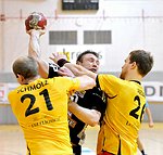 10.03.2012, Krems, Handball, Handball Liga Austria, HLA, MPO, UHK Krems - Fivers WAT Margareten,<br>SCHMOELZ Johann, ZIURA Vytautas, VIZVARY Kristof<br><br>Copyright DIENER / Zierlinger Karl<br>Marktgasse 3-7 / 4 / 5 / 21<br>A-1090 Wien<br>Telefax +43 1 955 32 35<br>Mobil +43 676 629 98 51<br>BA-CA<br>Bank Nr. 12000<br>Account Nr. 00712 223 783<br>e-mail: agentur@diener.at<br>Datenbank: www.diener.at