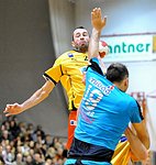 25.02.2012, Krems, Handball, Handball Liga Austria, HLA, MPO, UHK Krems - HC Linz,<br>LAZAREVIC Uros, SCHNEIDER Uwe<br><br>Copyright DIENER / Zierlinger Karl<br>Marktgasse 3-7 / 4 / 5 / 21<br>A-1090 Wien<br>Telefax +43 1 955 32 35<br>Mobil +43 676 629 98 51<br>BA-CA<br>Bank Nr. 12000<br>Account Nr. 00712 223 783<br>e-mail: agentur@diener.at<br>Datenbank: www.diener.at