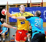 25.02.2012, Krems, Handball, Handball Liga Austria, HLA, MPO, UHK Krems - HC Linz,<br>SCHMOELZ Johann, KRNJAJAC Slavko<br><br>Copyright DIENER / Zierlinger Karl<br>Marktgasse 3-7 / 4 / 5 / 21<br>A-1090 Wien<br>Telefax +43 1 955 32 35<br>Mobil +43 676 629 98 51<br>BA-CA<br>Bank Nr. 12000<br>Account Nr. 00712 223 783<br>e-mail: agentur@diener.at<br>Datenbank: www.diener.at