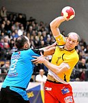 25.02.2012, Krems, Handball, Handball Liga Austria, HLA, MPO, UHK Krems - HC Linz,<br>SCHNEIDER Uwe, SCHMOELZ Johann<br><br><br>Copyright DIENER / Zierlinger Karl<br>Marktgasse 3-7 / 4 / 5 / 21<br>A-1090 Wien<br>Telefax +43 1 955 32 35<br>Mobil +43 676 629 98 51<br>BA-CA<br>Bank Nr. 12000<br>Account Nr. 00712 223 783<br>e-mail: agentur@diener.at<br>Datenbank: www.diener.at