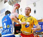 11.02.2012, Krems, Handball, Handball Liga Austria, <br>HLA, MPO, UHK Krems - HIT Tirol,<br><br>HERMANN Alexander, SCHMOELZ Johann<br><br>Copyright DIENER / Zierlinger Karl<br>Marktgasse 3-7 / 4 / 5 / 21<br>A-1090 Wien<br>Telefax +43 1 955 32 35<br>Mobil +43 676 629 98 51<br>BA-CA<br>Bank Nr. 12000<br>Account Nr. 00712 223 783<br>e-mail: agentur@diener.at<br>Datenbank: www.diener.at