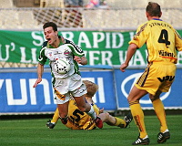 1999.04.03<br>Rapid - Salzburg<br>WAGNER Rene wird von IBERTSBERGEER Robert<br>an der Strafraumgrenze gefoult<br>50. Min.