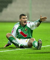 29.11.2000<br>Rapid - Ried<br>RATAJCZYK Krzysztof<br>kritisiert eine Linienrichter-Entscheidung<br>63.Minute