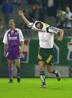 13.10.2001<br>Rapid - Salzburg/1:0(0:0)<br>WALLNER Roman<br>bejubelt sein Tor<br>82. Minute