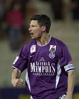 08.04.2003<br>Austria - Sturm/1:0(1:0)<br>FL�GEL Thomas, blutverschmiert nach Spielschlu�