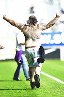 29.05.2003<br>Austria - Bregenz/0:2(0:1)<br>Austria-Fan st�rmt des Spielfeld<br>76. Minute