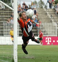 31.08.2002<br>Admira - Austria/0:3 (0:2)<br>HEU Georg, vergeblicher Abwehrversuch beim Freisto� von WAGNER Michael, 0:3<br>76. Minute