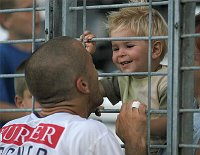 31.08.2002<br>Admira - Austria/0:3 (0:2)<br>WAGNER Michael<br>Siegesbussi f�r den Papa