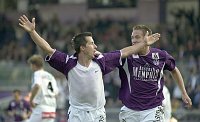 14.09.2002<br>Austria - Pasching/3:0 (1:0)<br>GILEWICZ Radoslaw und HELSTAD Thorstein freuen sich �ber das 1:0
