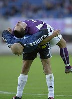 17.09.2002<br>Austria - Donezk/5:1 (3:1)<br>Gilewicz wird von Kowalewski  therapiert