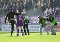 19.10.2002<br>Austria - Salzburg/0:0<br>POLSTER Anton kickt an<br>GILEWICZ Radoslaw bedankt sich<br>FOTOFRITZEN fotografieren