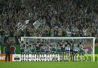 30.07.2003<br>Rapid - Admira/1:0(1:0)<br>Spieler und Trainer bedanken sich bei der Westtrib�ne
