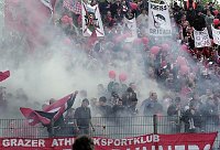 25.04.2004<br>Austria - GAK 1:3(0:1)<br>GAK - Anh�nger vor Spielbeginn