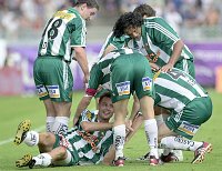 17.08.2003<br>Rapid - Austria/2:2(1:0)<br>Jubel um WAGNER Rene, nach dessem Tor zum 1:0<br>23. Minute