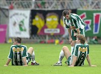 17.08.2003<br>Rapid - Austria/2:2(1:0)<br>HOFMANN Steffen, HIDEN Martin und IVANSCHITZ Andreas trauern den liegengelassenen Punkten hinterher  