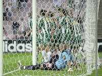 11.09.2004<br>Rapid - Admira/2:1 (2:0)<br>SZAMOTULSKI Grzegorz geschlagen im Tor - Rapidler jubeln, 2:0<br>30. Minute