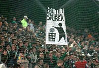 31.10.2004<br>Rapid - Sturm/2:0 (0:0)<br>Transparent im rapidsektor auf der Osttrib�ne<br>25. Minute