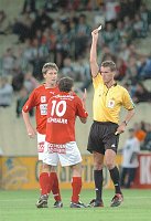 21.08.2004<br>Rapid - Mattersburg/3:0 (0:0)<br>K�HBAUER Dietmar (Mattersburg) kann nicht fassen, da� er von KRASSNITZER Manfred die gelbe Karte sieht<br>40. Minute