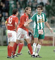 21.08.2004<br>Rapid - Mattersburg/3:0 (0:0)<br>KINCL Marek (Rapid) m�chte sich  per Handschlag f�r ein Foul entschuldigen<br>K�HBAUER Dietmar (Mattersburg) lehnt ab<br>71. Minute