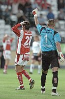 28.08.2004<br>Admira - GAK/2:0 (0:0)<br>SZAMOTULSKI Grzegorz (Admira), zeigt<br>KOLLMANN Roland (GAK), wo es lang geht<br>der Herr und sein Meister - die Erste<br>61. Minute