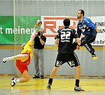 17.09.2011, Krems, Handball, Handball Liga Austria, <br>HLA,, UHK Krems - Bregenz,<br>LINT Werner, SOMMER Horst (Fotograf), WAGESREITER Markus, ALEKSIC Goran<br><br><br>Copyright DIENER / Karl Zierlinger<br>Marktgasse 3-7 / 4 / 5 / 21<br>A-1090 Wien<br>Telefax +43 1 955 32 35<br>Mobil +43 676 629 98 51<br>BA-CA<br>Bank Nr. 12000<br>Account Nr. 00712 223 783<br>e-mail: agentur@diener.at<br>Datenbank: www.diener.at