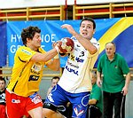 16.12.2011, Krems, Handball, Handball Liga Austria, HLA, UHK Krems, HC Hard<br>WALZER Guenther, KRSMANCIC Marko<br><br><br>Copyright DIENER / Zierlinger Karl<br>Marktgasse 3-7 / 4 / 5 / 21<br>A-1090 Wien<br>Telefax +43 1 955 32 35<br>Mobil +43 676 629 98 51<br>BA-CA<br>Bank Nr. 12000<br>Account Nr. 00712 223 783<br>e-mail: agentur@diener.at<br>Datenbank: www.diener.at