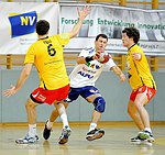 16.12.2011, Krems, Handball, Handball Liga Austria, HLA, UHK Krems, HC Hard<br>BELAS Ivioca, RASCHLE Luca, WALZER Guenther<br><br><br>Copyright DIENER / Zierlinger Karl<br>Marktgasse 3-7 / 4 / 5 / 21<br>A-1090 Wien<br>Telefax +43 1 955 32 35<br>Mobil +43 676 629 98 51<br>BA-CA<br>Bank Nr. 12000<br>Account Nr. 00712 223 783<br>e-mail: agentur@diener.at<br>Datenbank: www.diener.at