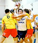 16.12.2011, Krems, Handball, Handball Liga Austria, HLA, UHK Krems, HC Hard<br>BELAS Ivica, SCHMID Dominik, WALZER Guenther<br><br><br>Copyright DIENER / Zierlinger Karl<br>Marktgasse 3-7 / 4 / 5 / 21<br>A-1090 Wien<br>Telefax +43 1 955 32 35<br>Mobil +43 676 629 98 51<br>BA-CA<br>Bank Nr. 12000<br>Account Nr. 00712 223 783<br>e-mail: agentur@diener.at<br>Datenbank: www.diener.at
