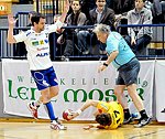 16.12.2011, Krems, Handball, Handball Liga Austria, HLA, UHK Krems, HC Hard<br>KNAUTH Michael, SCHOPF Tobias, HURICH Reinhard<br><br><br>Copyright DIENER / Zierlinger Karl<br>Marktgasse 3-7 / 4 / 5 / 21<br>A-1090 Wien<br>Telefax +43 1 955 32 35<br>Mobil +43 676 629 98 51<br>BA-CA<br>Bank Nr. 12000<br>Account Nr. 00712 223 783<br>e-mail: agentur@diener.at<br>Datenbank: www.diener.at