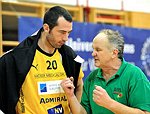 16.12.2011, Krems, Handball, Handball Liga Austria, HLA, UHK Krems, HC Hard<br>LAZAREVIC Uros, SZILAGYI Istvan<br><br><br>Copyright DIENER / Zierlinger Karl<br>Marktgasse 3-7 / 4 / 5 / 21<br>A-1090 Wien<br>Telefax +43 1 955 32 35<br>Mobil +43 676 629 98 51<br>BA-CA<br>Bank Nr. 12000<br>Account Nr. 00712 223 783<br>e-mail: agentur@diener.at<br>Datenbank: www.diener.at