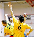 16.12.2011, Krems, Handball, Handball Liga Austria, HLA, UHK Krems, HC Hard<br>VIZVARY Kristof, TANASKOVIC Marko, BELAS Ivica<br><br><br>Copyright DIENER / Zierlinger Karl<br>Marktgasse 3-7 / 4 / 5 / 21<br>A-1090 Wien<br>Telefax +43 1 955 32 35<br>Mobil +43 676 629 98 51<br>BA-CA<br>Bank Nr. 12000<br>Account Nr. 00712 223 783<br>e-mail: agentur@diener.at<br>Datenbank: www.diener.at