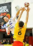 16.12.2011, Krems, Handball, Handball Liga Austria, HLA, UHK Krems, HC Hard<br>TANASKOVIC Marko, BELAS Ivica<br><br><br>Copyright DIENER / Zierlinger Karl<br>Marktgasse 3-7 / 4 / 5 / 21<br>A-1090 Wien<br>Telefax +43 1 955 32 35<br>Mobil +43 676 629 98 51<br>BA-CA<br>Bank Nr. 12000<br>Account Nr. 00712 223 783<br>e-mail: agentur@diener.at<br>Datenbank: www.diener.at