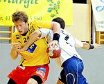 16.12.2011, Krems, Handball, Handball Liga Austria, HLA, UHK Krems, HC Hard<br>VISY Norbert, RASCHLE Luca<br><br><br>Copyright DIENER / Zierlinger Karl<br>Marktgasse 3-7 / 4 / 5 / 21<br>A-1090 Wien<br>Telefax +43 1 955 32 35<br>Mobil +43 676 629 98 51<br>BA-CA<br>Bank Nr. 12000<br>Account Nr. 00712 223 783<br>e-mail: agentur@diener.at<br>Datenbank: www.diener.at