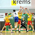 16.12.2011, Krems, Handball, Handball Liga Austria, HLA, UHK Krems, HC Hard<br>BELAS Ivica, KATHREIN Alex, VIZVARY Kristof, FILZWIESER Wolfgang, SCHMOELZ Johann<br><br><br>Copyright DIENER / Zierlinger Karl<br>Marktgasse 3-7 / 4 / 5 / 21<br>A-1090 Wien<br>Telefax +43 1 955 32 35<br>Mobil +43 676 629 98 51<br>BA-CA<br>Bank Nr. 12000<br>Account Nr. 00712 223 783<br>e-mail: agentur@diener.at<br>Datenbank: www.diener.at