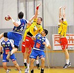 08.10.2011;  Krems;  Handball;  HLA;  UHK Krems - HIT Tirol;<br>HERMANN Maximilian, VIZVARY Kristof, PEROVIC Draguljub, SCHMOELZ Johann, <br><br>Copyright DIENER / Zierlinger Karl<br>Marktgasse 3-7 / 4 / 5 / 21<br>A-1090 Wien<br>Telefax +43 1 955 32 35<br>Mobil +43 676 629 98 51<br>BA-CA<br>Bank Nr. 12000<br>Account Nr. 00712 223 783<br>e-mail: agentur@diener.at<br>Datenbank: www.diener.at